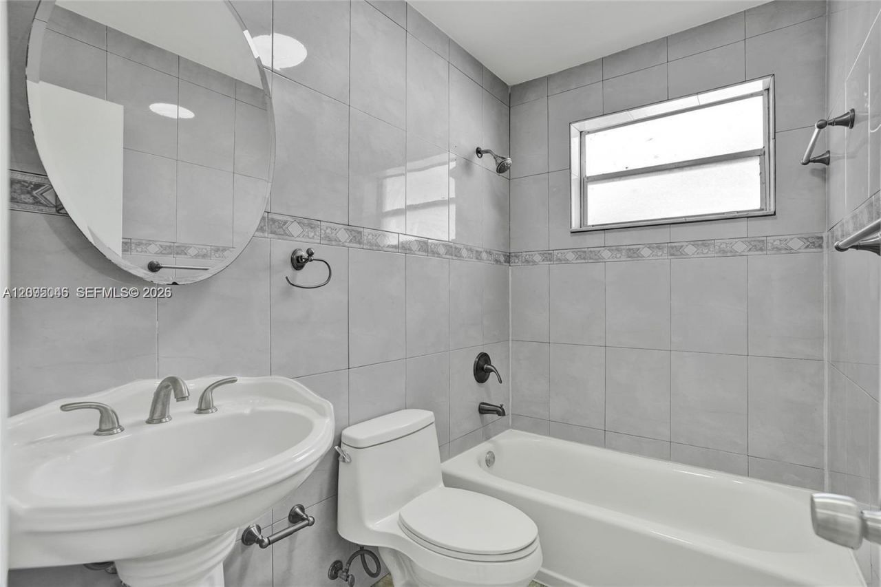 3074 SW 17th St, Unit rear, Miami, FL 33145 Photo
