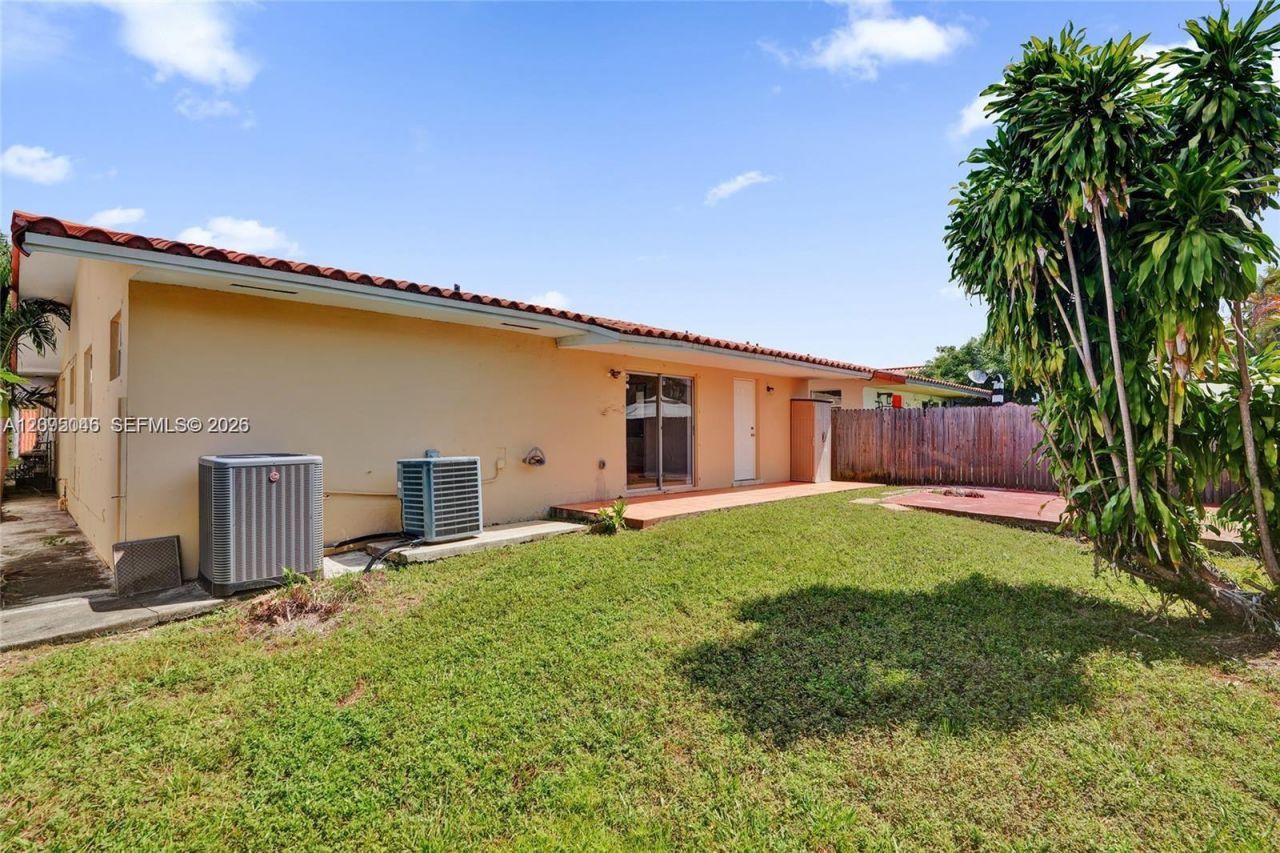 3074 SW 17th St, Unit rear, Miami, FL 33145 Photo