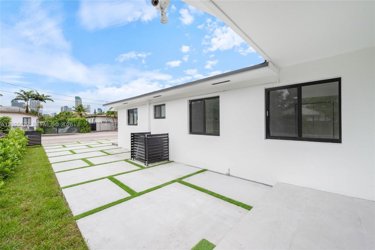 1112 SW 11th Ave, Miami, FL 33129 Photo
