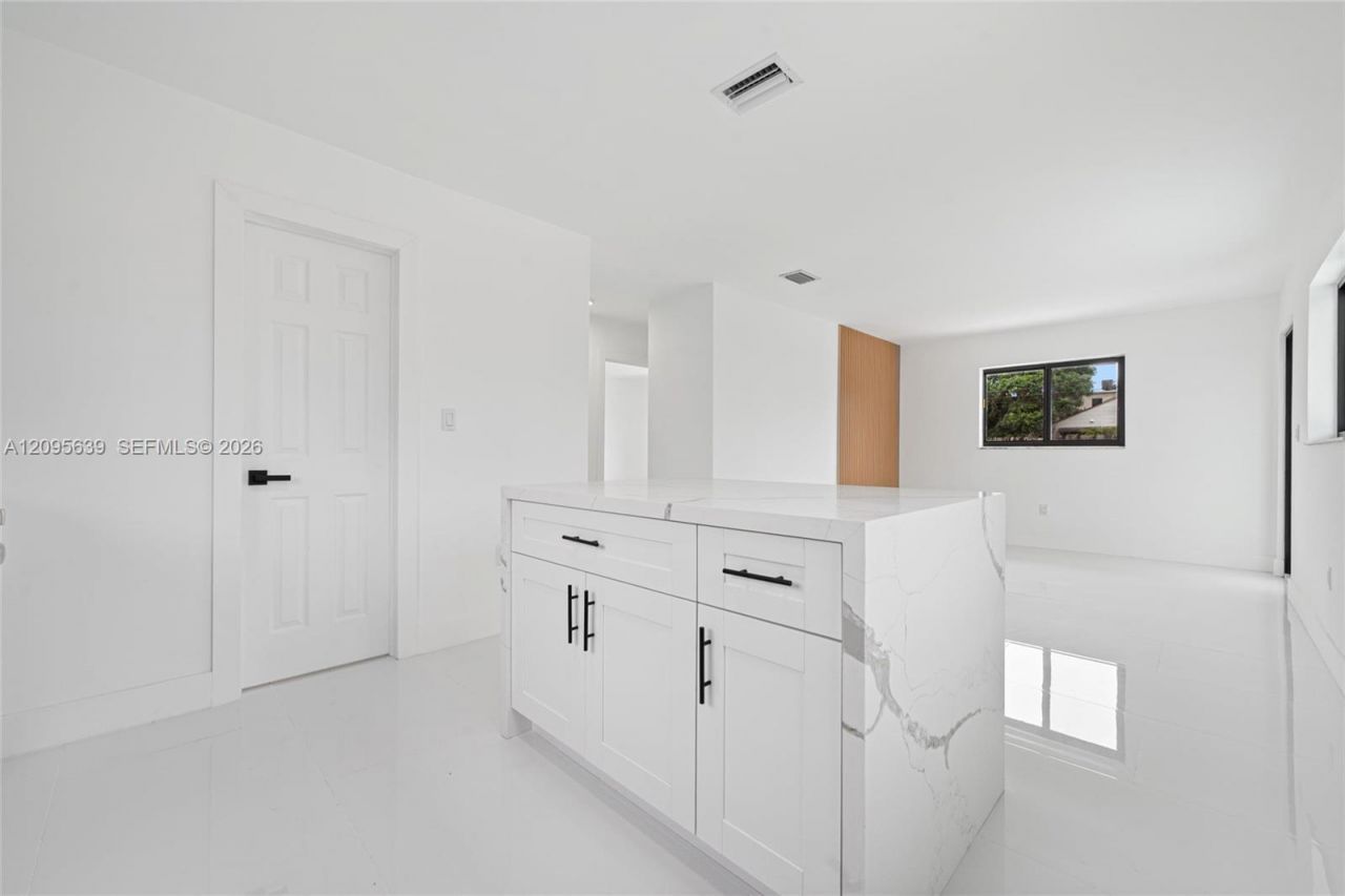 1112 SW 11th Ave, Miami, FL 33129 Photo