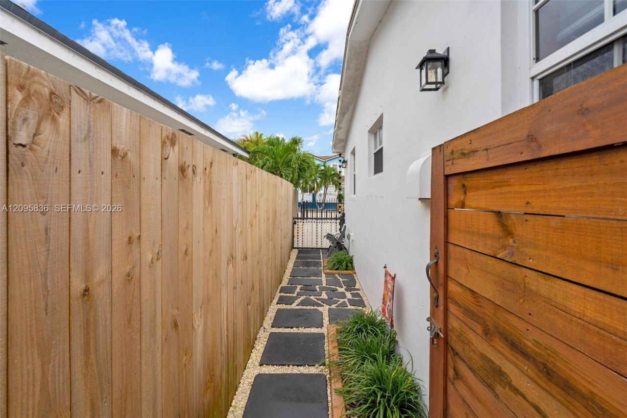 4340 W 5th Ave , Hialeah, FL 33012 Photo