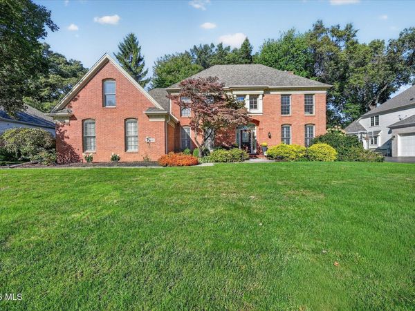 8900 Oak Valley Road, Holland, OH 43528