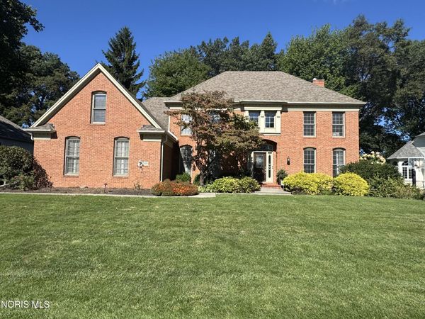 8900 Oak Valley Road , Holland, OH 43528