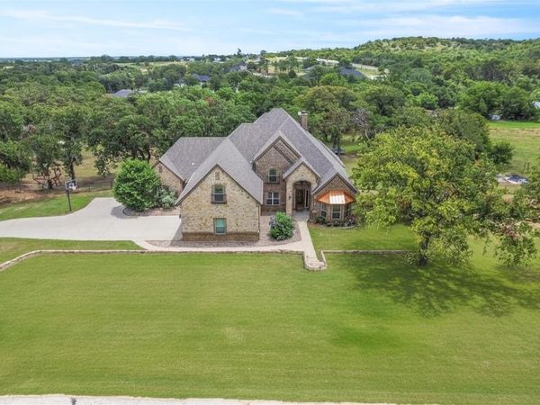 108 Oak Creek Drive, Springtown, TX 76082