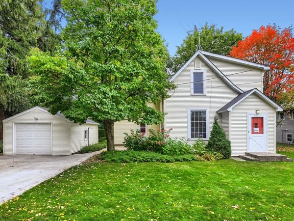 6051 Upper 46th Street N, Oakdale, MN 55128