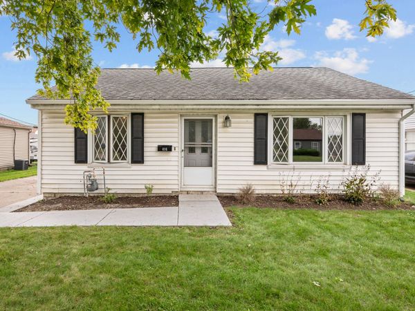 416 4th Street E, Milan, IL 61264