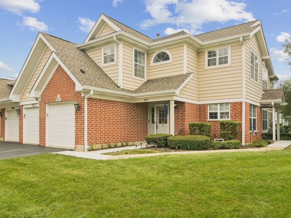 257 Sheffield Drive , Schaumburg, IL 60194