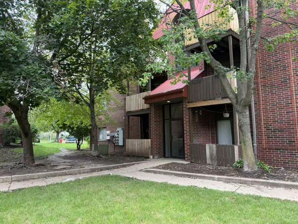 1340 Brook Street , Unit E, St. Charles, IL 60174