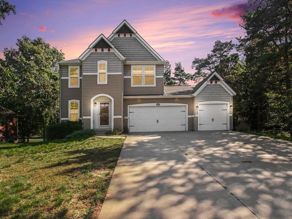 809 Ashlee Drive, Norton Shores, MI 49441