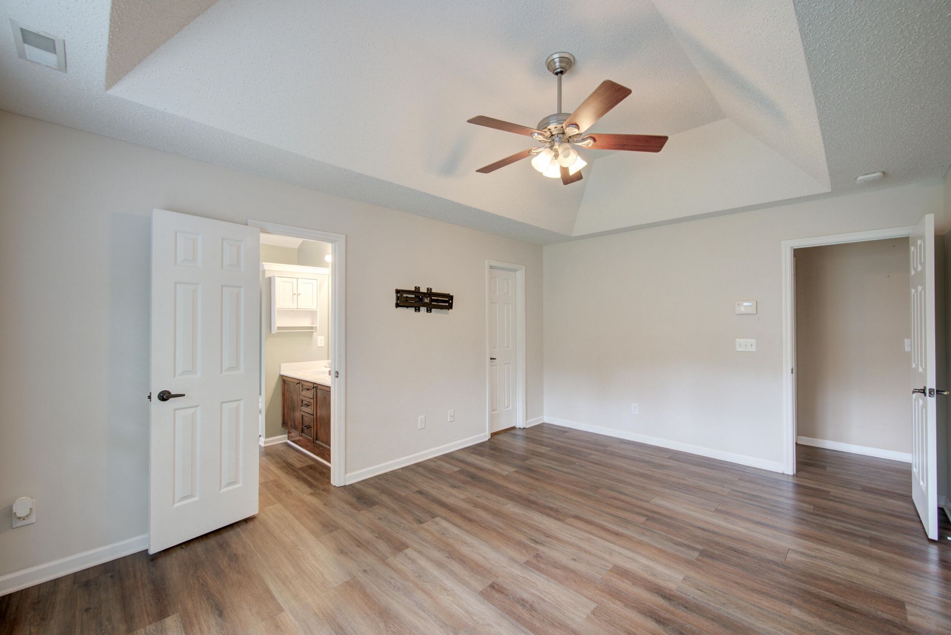 8608 Hickory Creek Court Photo 18