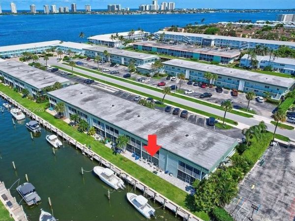 121 Wettaw Ln , Unit 116, North Palm Beach, FL 33408