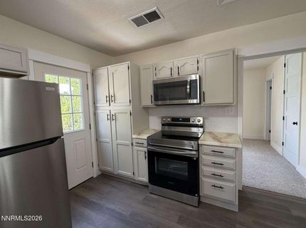 1016 Prater Way, Sparks, NV 89431 Photo