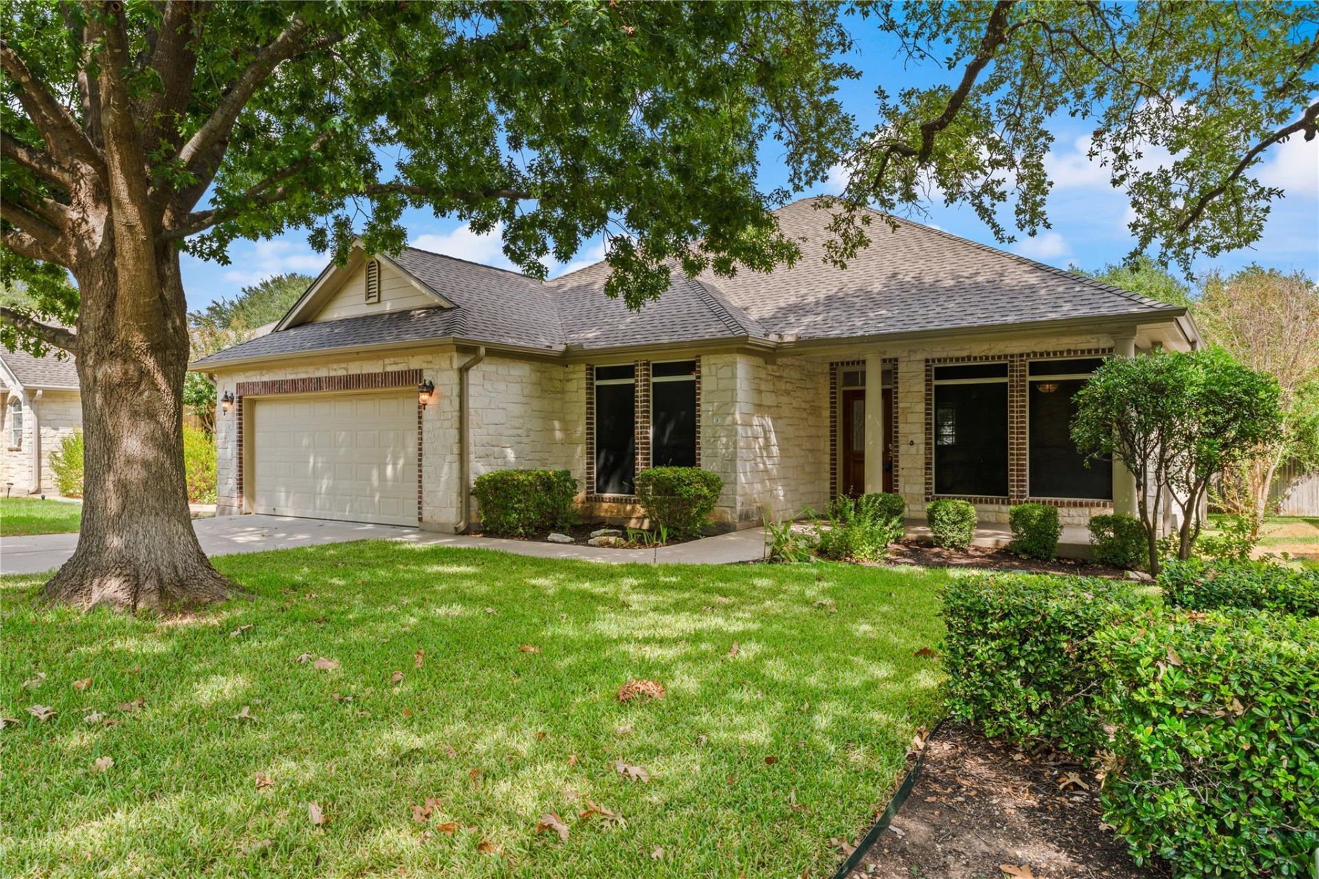 302 Brazos Dr, Georgetown, TX 78628 Main Photo