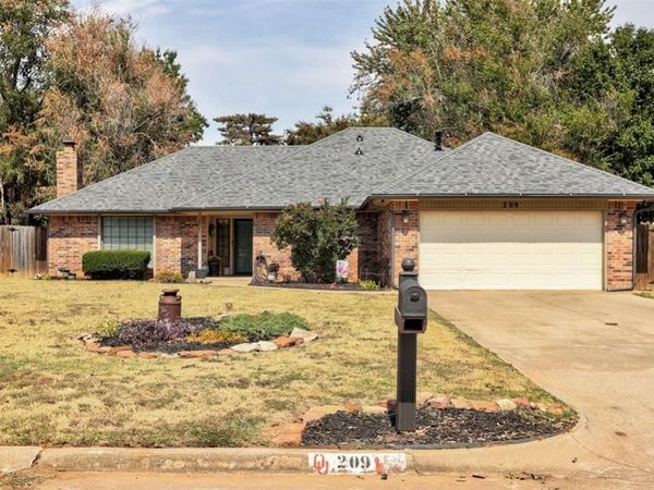 209 SE 30th Street, Moore, OK 73160
