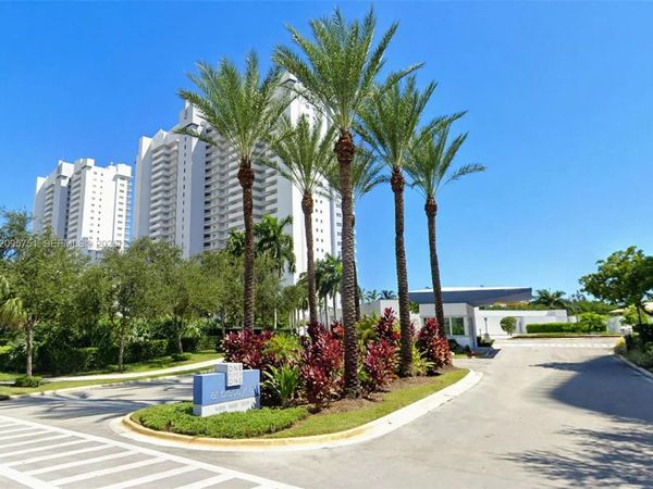 15051 Royal Oaks Ln, Unit 1704, North Miami, FL 33181