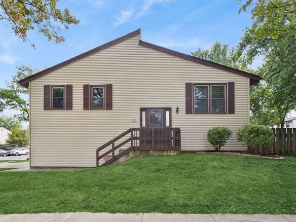 285 Navajo Drive, Bolingbrook, IL 60440
