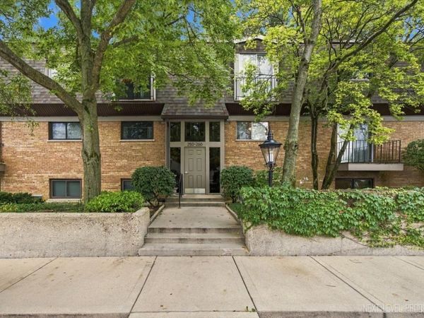 250 Kenston Court , Unit 250, Geneva, IL 60134