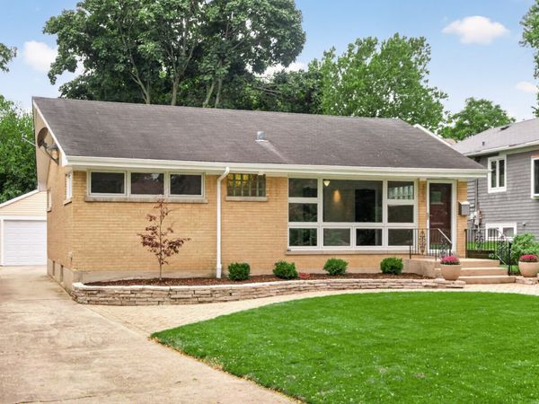 392 WINDSOR Avenue, Glen Ellyn, IL 60137
