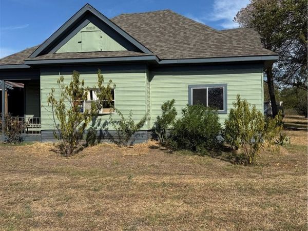 102 N 6th st w , Dawson, TX 76639
