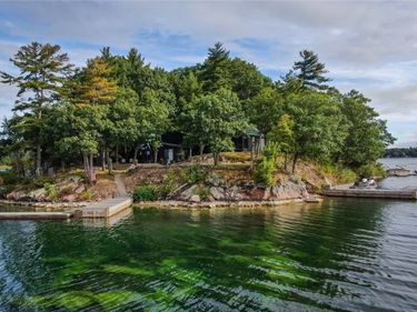 1 S Mink Island, Hammond, NY 13646