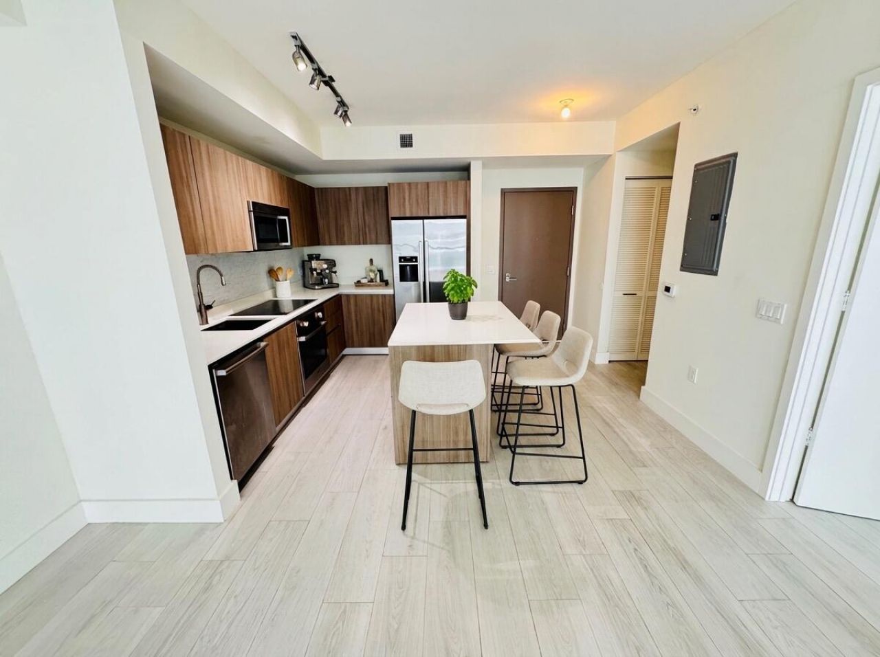 201 SW 17th Road, Unit 603, Miami, FL 33129 Photo