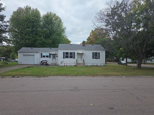 1327 Owen Avenue N, Glencoe, MN 55336