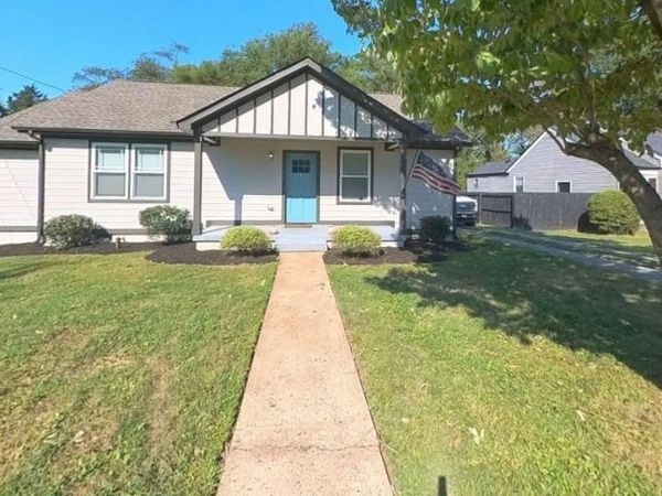 304 1st Ave , Murfreesboro, TN 37130