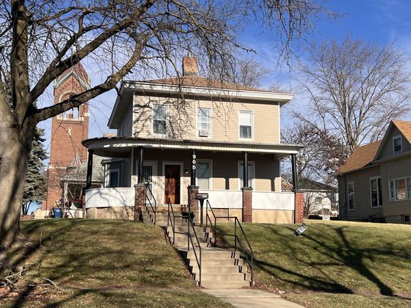905 4th Street , LaSalle, IL 61301