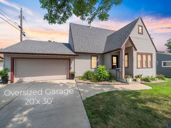 3308 S Center Ave, Sioux Falls, SD 57105