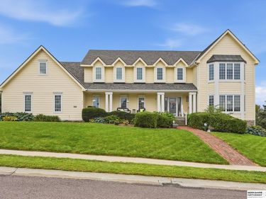 909 Bailey Drive, Papillion, NE 68046