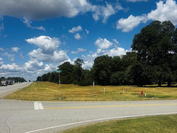 327 Lonnie Dr, Muscle Shoals, AL 35661