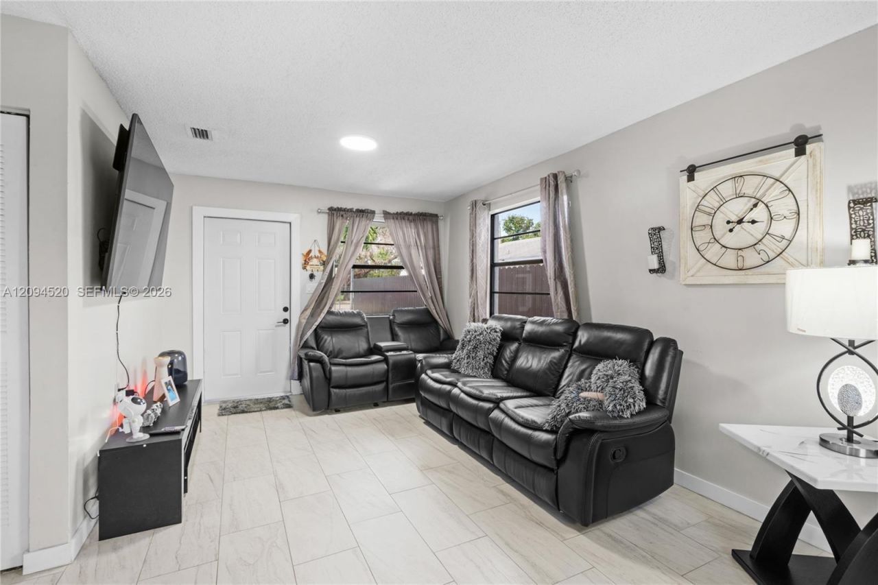 2934 NW 94th St , Unit 2934, Miami, FL 33147 Photo