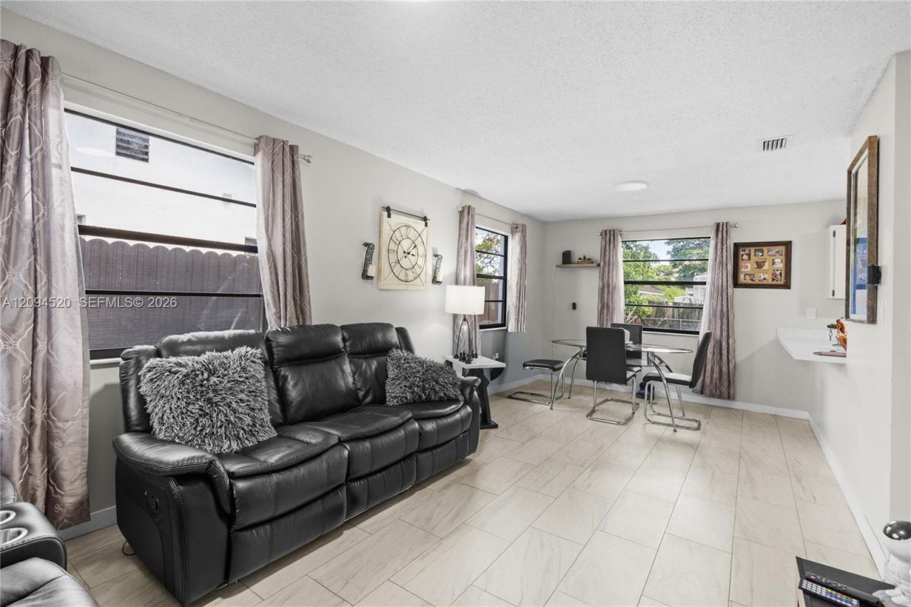2934 NW 94th St , Unit 2934, Miami, FL 33147 Photo