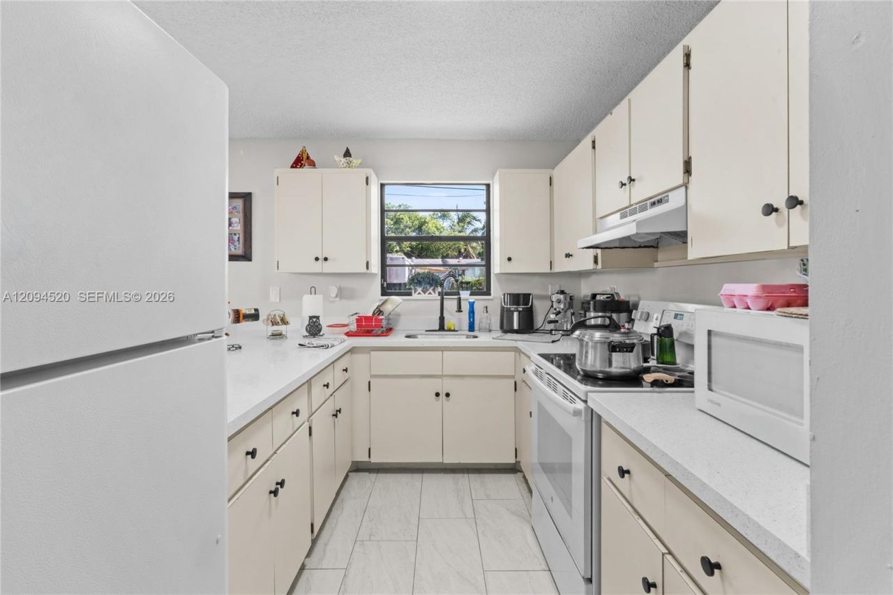2934 NW 94th St , Unit 2934, Miami, FL 33147 Photo