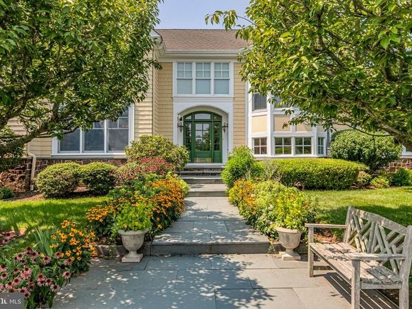 19 TARA WAY, PENNINGTON, NJ 08534