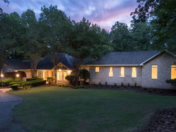 3621 Oak Glen Drive, Tuscaloosa, AL 35406