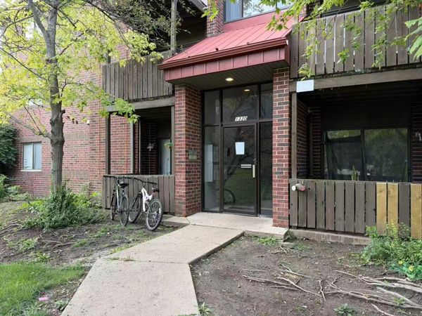 1330 Brook Street , Unit F, St. Charles, IL 60174