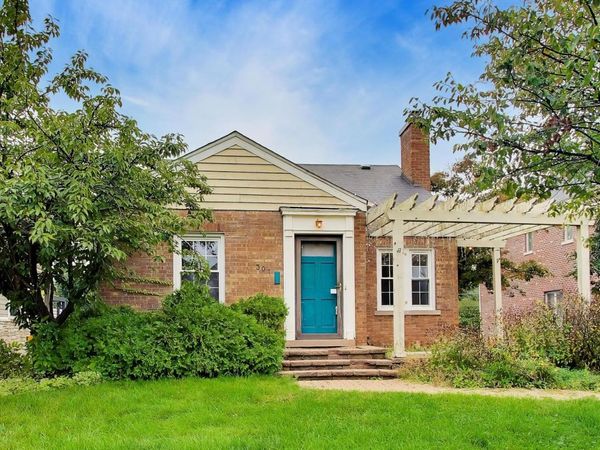 301 N CLINTON Avenue, Elmhurst, IL 60126