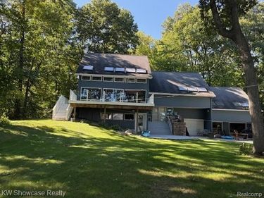 10695 Oxbow Lakeshore Drive, White Lake Township, Mi 48386
