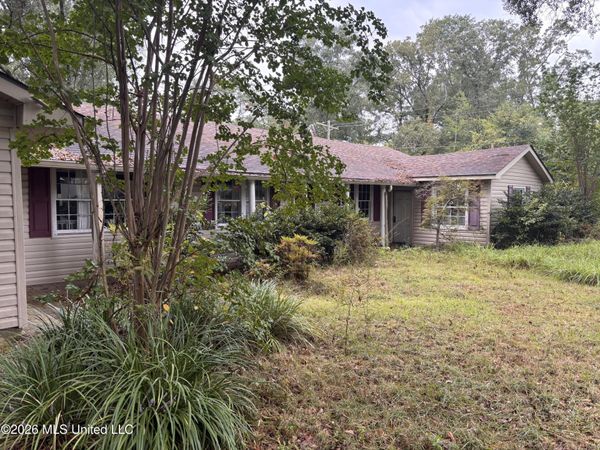 727 N James Avenue, McComb, MS 39648