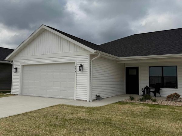 966 Bell Circle, Arlington, WI 53911