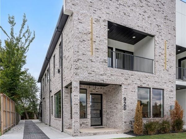 926 SE G Street , Bentonville, AR 72712
