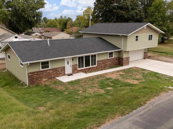 1016 S 13TH Street, Herrin, IL 62948