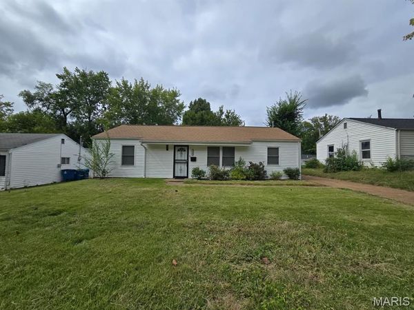 9765 Vickie Place , St Louis, MO 63136