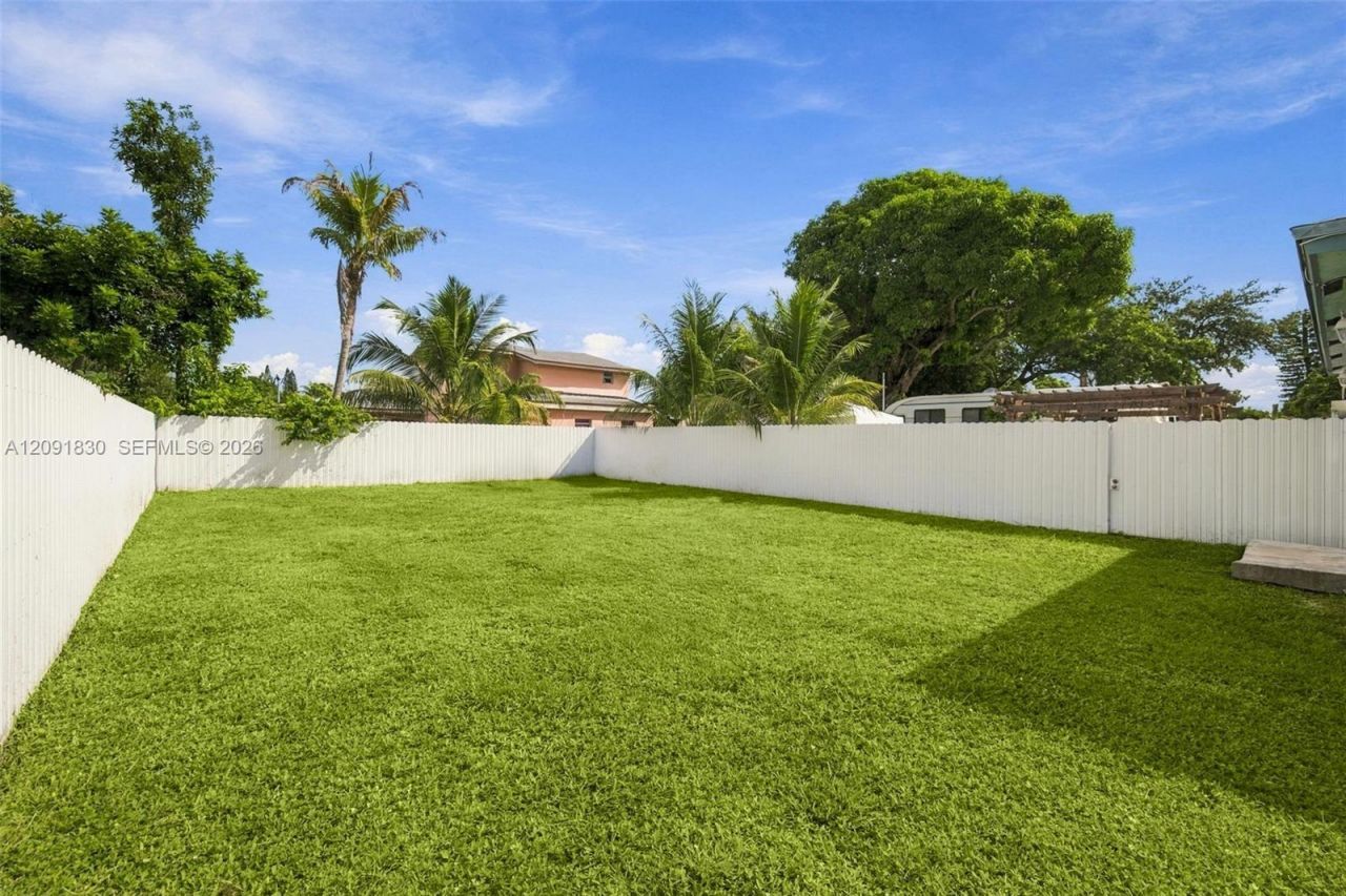 523-525 NW 106th St, Miami, FL 33150 Photo