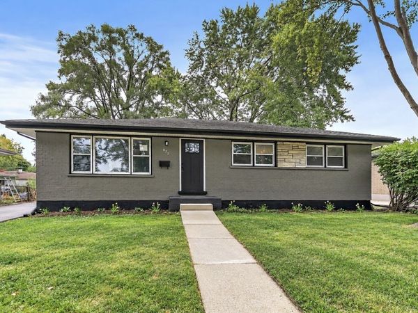 671 W Saint Aubin Drive , Addison, IL 60101