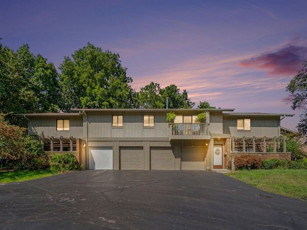 3872 Greenleaf Circle, Kalamazoo, MI 49008