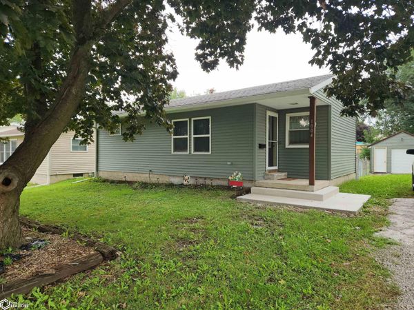 1004 Oswego Street, Tama, IA 52339