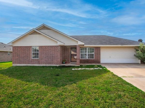212 Broken Arrow Drive , Lacy Lakeview, TX 76705