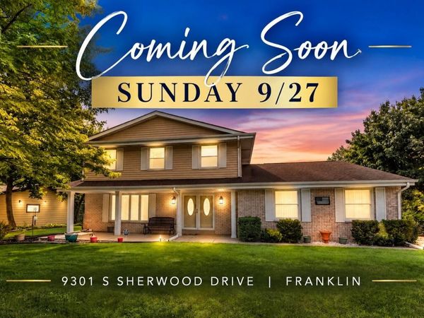 9301 S Sherwood Dr, Franklin, WI 53132